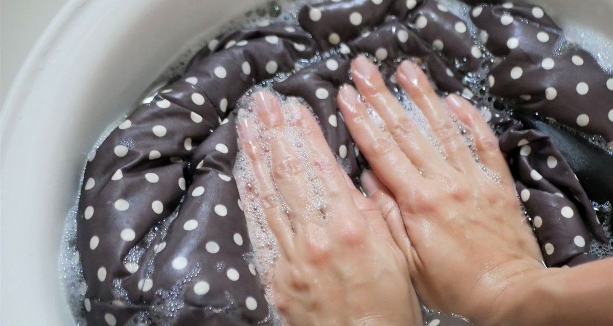 知って得する「手洗い洗濯」の方法8つ。脱水のやり方・おすすめの洗剤も